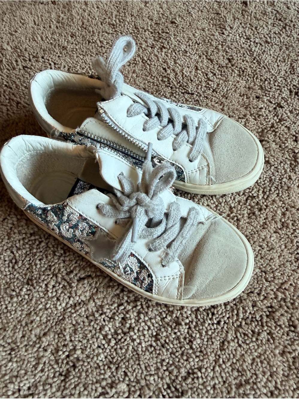 Vintage Havanas Kids White Casual Lace-Up Sneakers with Glitter Accent